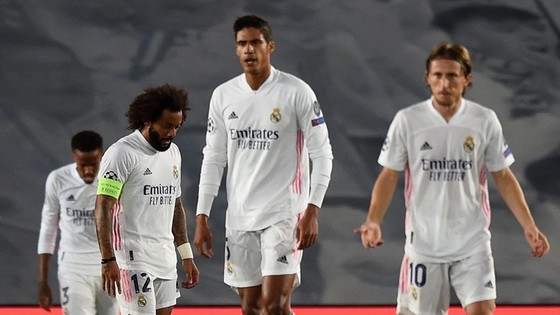 Đương kim vô địch Bayern đại thắng, cựu vương Real thảm bại ảnh 1