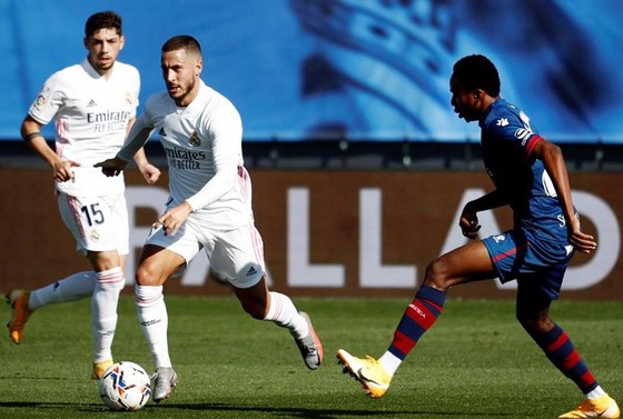Barca bất lực, Real gia tăng cách biệt ảnh 1