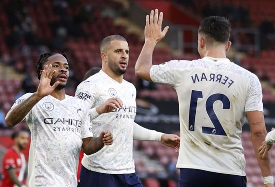 Liverpool khôi phục uy danh, Arsenal lụn bại khó tin ảnh 1