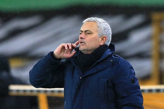 Tottenham lại mất điểm phút cuối, Mourinho vẫn bảo vệ cách chơi "tử thủ" ảnh 1