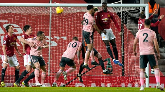 Thua sốc Sheffield, HLV Solskjaer chỉ trích trọng tài và hàng thủ ảnh 1
