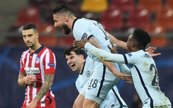 Giroud ghi siêu phẩm cho Chelsea ảnh 1