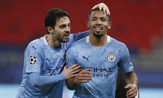 Bernardo Silva và Gabriel Jesus tỏa sáng giúp Man.City tạo lợi thế lớn. Ảnh: Getty Images