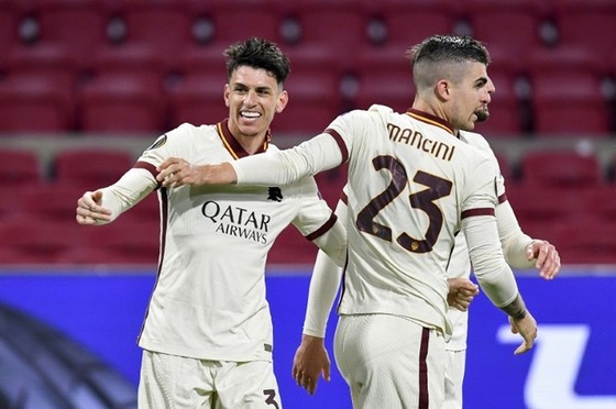 Tứ kết Europa League: Man.United thắng dễ, Arsenal bị Slavia cầm hòa ảnh 1