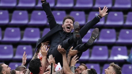 Atletico đăng quang danh hiệu La Liga sau 7 năm ảnh 1