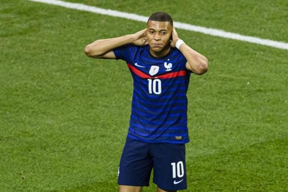 Pháp - Thụy Sĩ 3-3 (luân lưu 4-5): Mbappe sút hỏng luân lưu, Gà trống bị loại tức tưởi ảnh 1