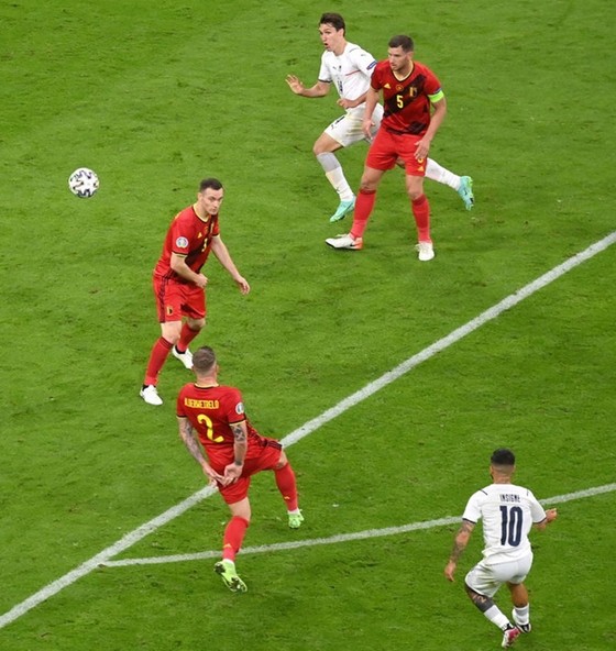 Chiêm ngưỡng 3 bàn thắng đẹp nhất mùa của UEFA ảnh 1
