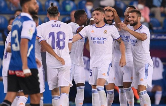Benzema ghi cú đúp giúp Real khởi đầu ấn tượng ảnh 1