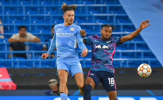 CĐV Man.City bất ngờ phản ứng mạnh với HLV Guardiola ảnh 1