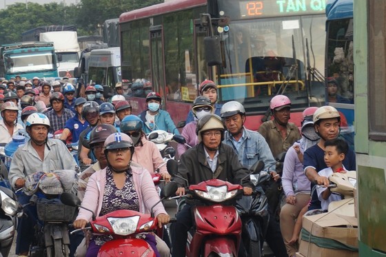 Va chạm liên hoàn trên Quốc lộ 22, nhiều phương tiện hư hỏng nặng ảnh 4