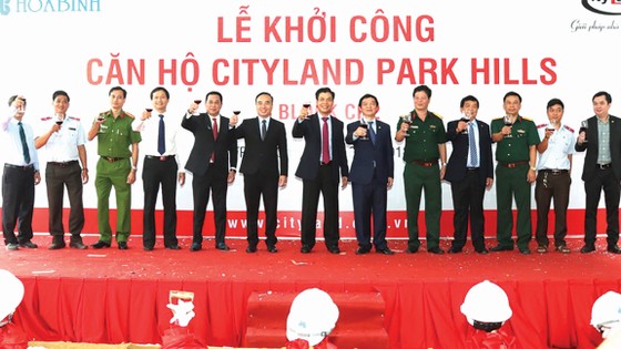 Nhiều tin vui đến với Công ty Cổ phần Tập đoàn Xây dựng Hòa Bình trong tháng 1-2018 ảnh 4