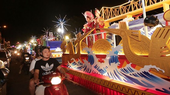 Carnaval đường phố DIFF 2018 - rực rỡ và hoành tráng ảnh 2