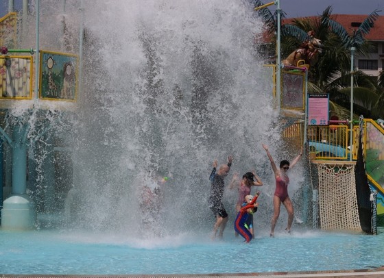 Dàn sao Việt “đại náo” Vinpearl Land và Safari Phú Quốc ảnh 6