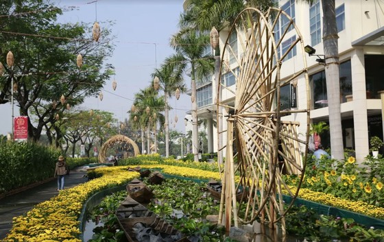 Xuất hiện Chuột Tài Lộc khổng lồ ở Đường xuân Phú Mỹ Hưng ảnh 5