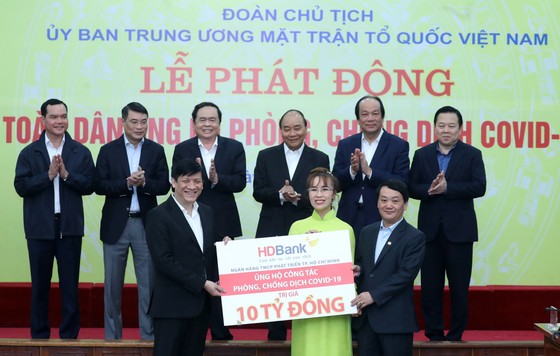 Tỷ phú Việt 'nối vòng tay lớn' giữa mùa dịch Covid 19 ảnh 3