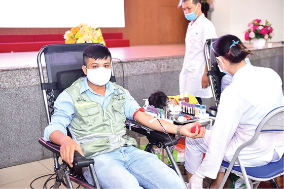 Tập đoàn xây dựng tổ chức chương trình Giọt hồng yêu thương 2020 - lần 3 tại Hà Nội ảnh 1