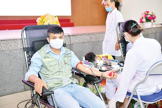 Tập đoàn Xây dựng Hòa Bình tổ chức chương trình Giọt hồng yêu thương 2020 - lần 3 tại Hà Nội ảnh 1