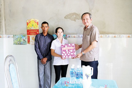 Trao tặng nhà “Đại đoàn kết” tại xã Đức Bình, huyện Tánh Linh và huyện Phú Quý, Bình Thuận ảnh 1