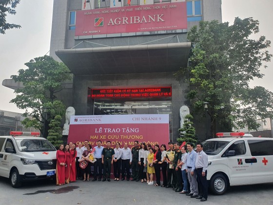 Trao tặng 2 xe cứu thương cho Bệnh viện Quân Dân y Miền Đông và Bệnh viện Quận 9 ảnh 2