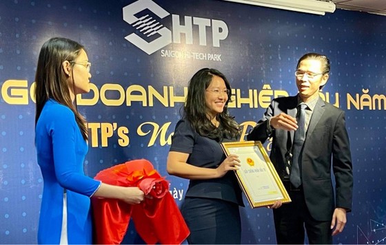 SHTP trao chứng nhận đăng ký đầu tư cho nhiều dự án ảnh 2