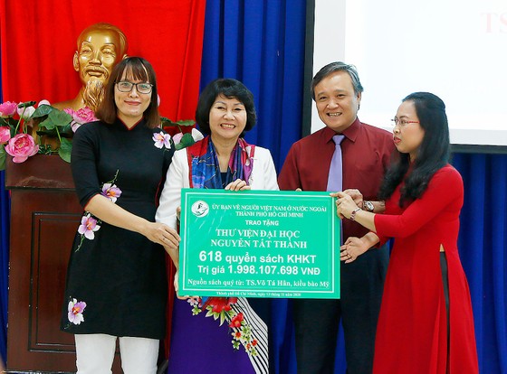 Ân tình từ sách ảnh 1