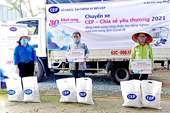 Giúp người nghèo vực dậy sau dịch bệnh ảnh 1
