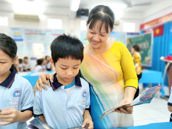 Giáo viên tiểu học: Những người lái đò tận tụy ảnh 3