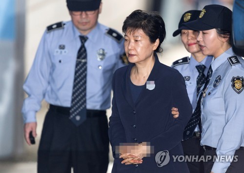 Bắt đầu phiên xét xử cựu Tổng thống Park Geun-hye ảnh 2