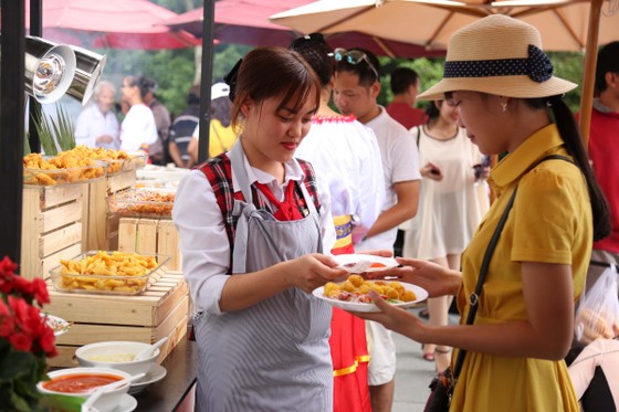 Ngất ngây trong không gian sôi động của Lễ hội rượu vang Sun World Ba Na Hills ảnh 5