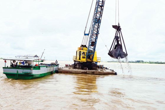 Móc ruột những dòng sông: Vắt kiệt tài nguyên cát ảnh 1