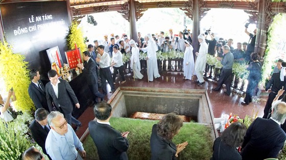 Lễ an táng nguyên Thủ tướng Phan Văn Khải ảnh 10