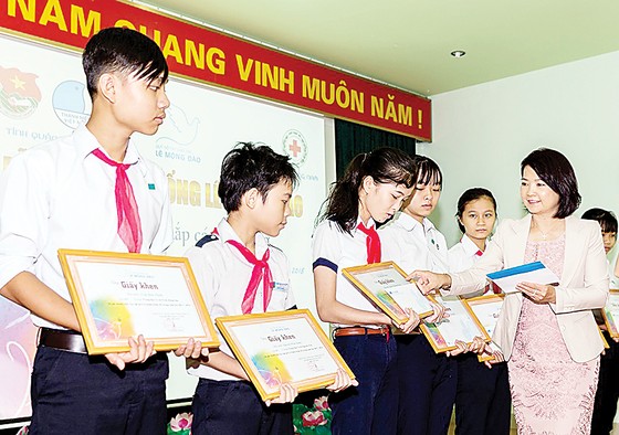 Quỹ Lê Mộng Đào “Chắp cánh ước mơ” cho các học sinh, sinh viên nghèo tại các tỉnh miền Trung & Tây Nguyên ảnh 1