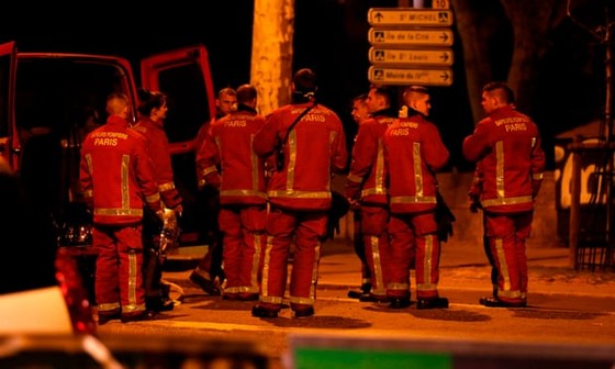 Vụ cháy Nhà thờ Đức Bà Paris: Bảo toàn được phần tháp chuông chính và tường nhà thờ ảnh 2
