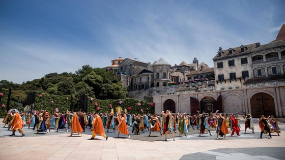 Bật mí khoảnh khắc ấn tượng trước show nghệ thuật quy mô ảnh 12