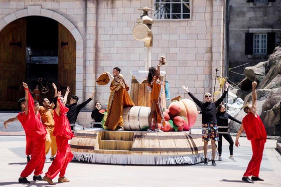 Bật mí khoảnh khắc ấn tượng trước show nghệ thuật quy mô ảnh 3
