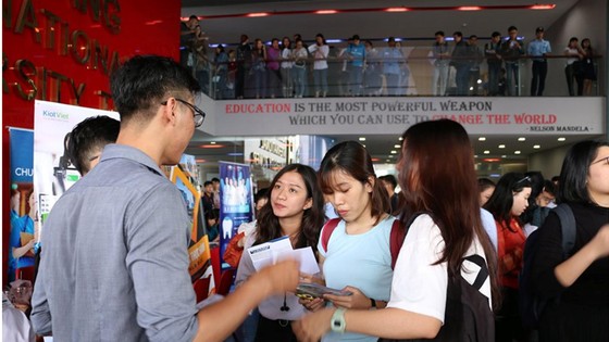 Hơn 1.000 sinh viên tham gia Ngày hội việc làm và Kết nối doanh nghiệp ảnh 1