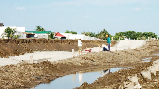 Đòn bẩy đưa ĐBSCL phát triển bền vững - Bài 1: Chủ động ứng phó với sạt lở và sụt lún ảnh 2