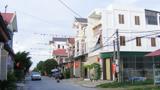 Xuất khẩu lao động, những gam màu sáng - tối - Bài 1: “Làng tỷ phú” vắng bóng người ảnh 1