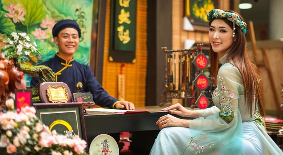 Hoa hậu Du lịch Tường Vy rạng ngời dạo phố ông đồ ảnh 13