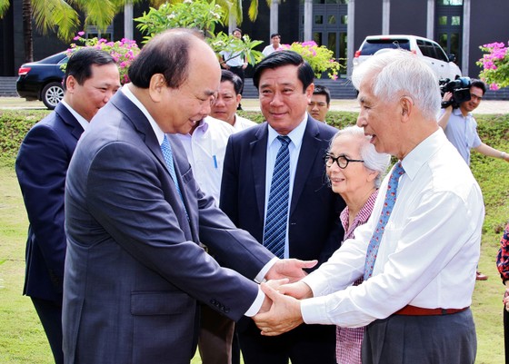 Trọn tình với quê hương ảnh 1