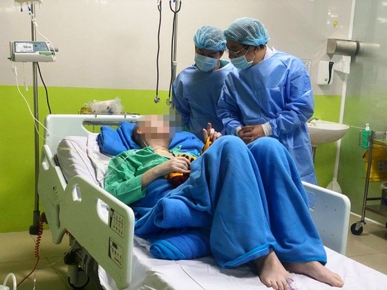 Một thanh niên trở về từ Kuwait mắc Covid-19, nam phi công người Anh cảm ơn bác sĩ Việt Nam ảnh 3