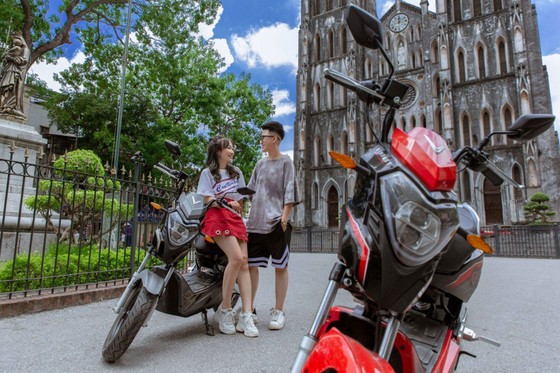 Vinfast tặng 50.000 pin xe máy điện cho học sinh – chung tay “Kiến tạo tương lai xanh” ảnh 3
