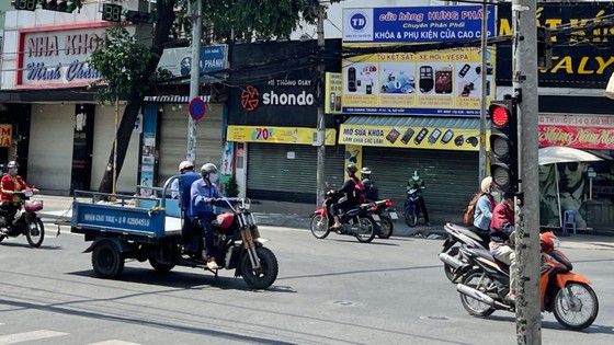 Chủ tịch UBND quận Gò Vấp: Người dân chấp hành tốt trong ngày đầu giãn cách ảnh 1