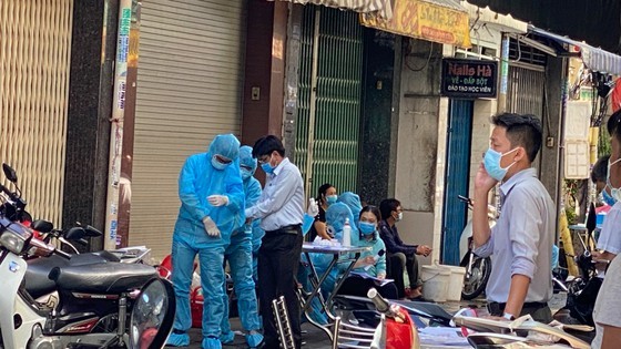 TPHCM thêm 1 trường hợp nghi ngờ nhiễm Covid-19 ảnh 3