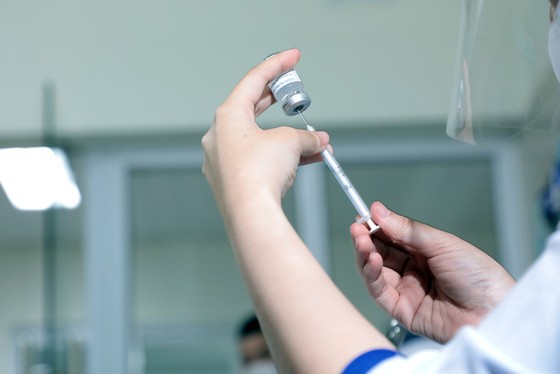 Huy động nguồn lực xã hội mới có đủ vaccine cho người Việt chống Covid-19 ảnh 2