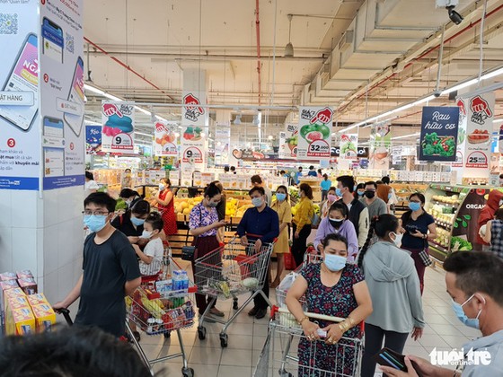 Đi siêu thị BigC Trường Chinh mua đồ 15 phút, đợi tính tiền gần 2 tiếng, vừa mệt vừa run ảnh 1