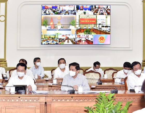 Thủ tướng: Chúng ta đang đi đúng hướng, cần tiếp tục phấn đấu, nỗ lực thực hiện cho được mục tiêu kép ảnh 2