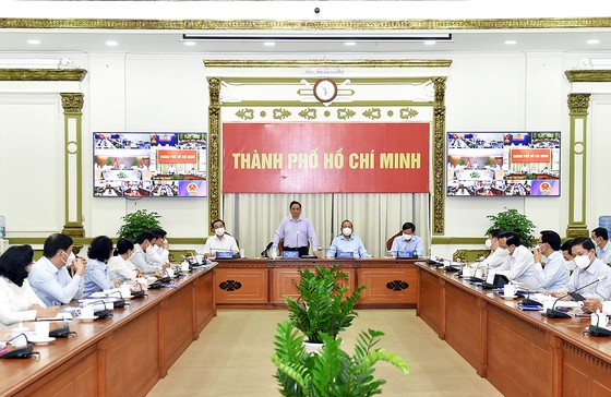Thủ tướng: Chúng ta đang đi đúng hướng, cần tiếp tục phấn đấu, nỗ lực thực hiện cho được mục tiêu kép ảnh 3