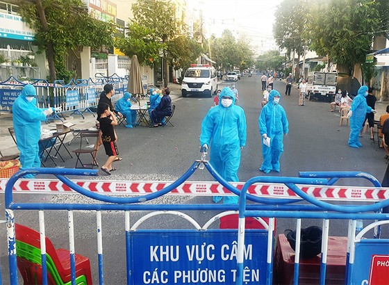TPHCM siết chặt Chỉ thị 16, người ở vùng nguy cơ cao sẽ được cấp thực phẩm tại nhà ảnh 2