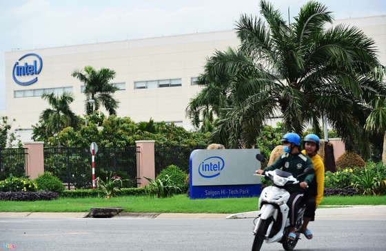 Intel, Coca-Cola thuê khách sạn, tiêm vaccine Covid-19, tặng tiền cho công nhân ảnh 1
